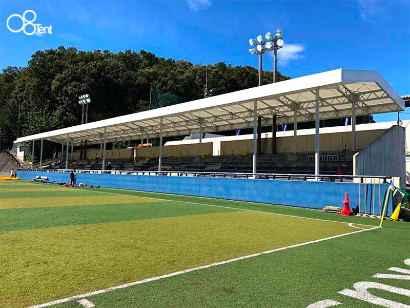 日よけテントをスポーツスタジアムの観客席に設置｜国士舘大学