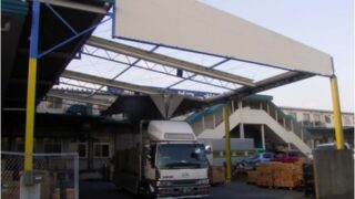 開閉式の荷捌き場テントを施工｜上屋テント・荷捌きテント