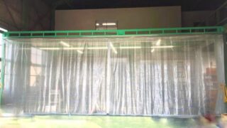 クリーンブースで倉庫内のスペースを完全分離