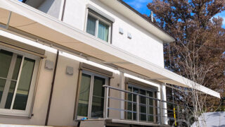 電動オーニングを新築戸建ウッドデッキテラスに施工｜東京都世田谷区