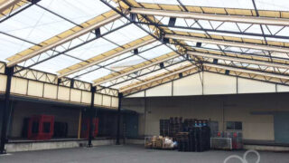 開閉式の上屋テントをメーカー倉庫前荷捌き場として施工｜愛知県あま市