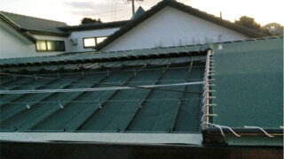 開閉テントを既存の木製庇の上に施工