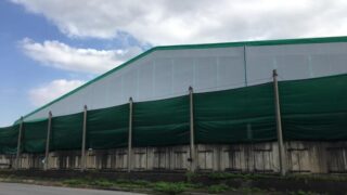 テント倉庫の壁面生地を一部張り替え