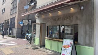 オーニングテントを店舗入り口に施工