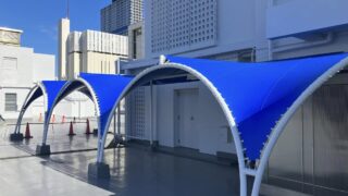 百貨店にシェードとテント通路を施工