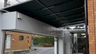 庇テントを個人宅の駐車場と玄関ドアに施工