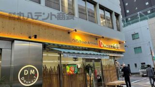 オーニングテントを店舗入り口に施工