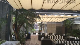 商業施設屋上に開閉式テントを施工