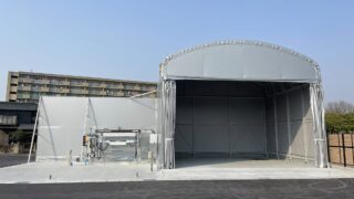テント倉庫と間仕切りを廃棄物収集会社に施工