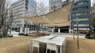 タープテントを商業施設の屋外に施工