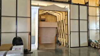 ジャバラ式テント通路を工場間に施工