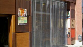 間仕切りカーテンを店舗入り口に施工