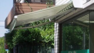 オーニングテントを薬局の店先に施工｜神奈川県横浜市