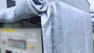 特注の機械カバーを工場施設に納品・取り付け