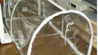 精密機械用の埃よけ気密カバーを特注製作