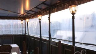 固定屋根テント+風よけカーテンをバーのテラス席に施工|東京都港区